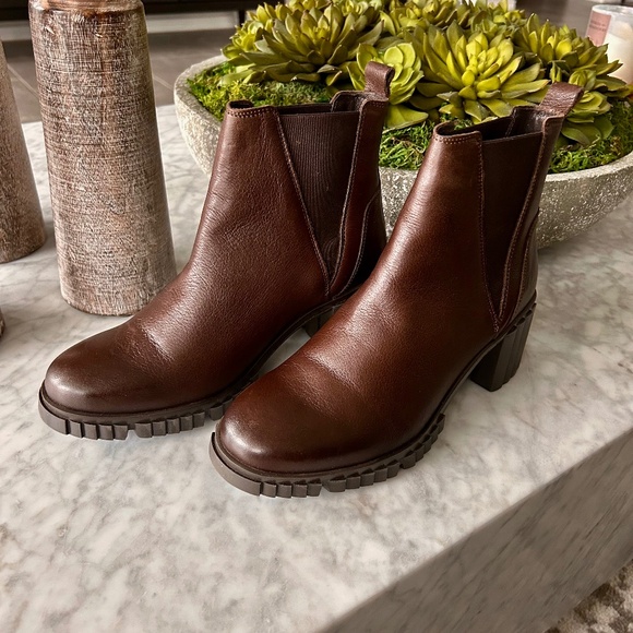 NWOT - Eric Michael Dina Ankle Boot in Dark Brown Leather - Sz 39 (8.5-9) - Picture 1 of 6